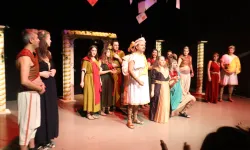 Tofaş Tiyatro Kulübü'nden büyük ustaya saygı sahnesi