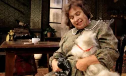 Türk tiyatrosunun usta ismi Feyha Çelenk vefat etti