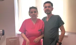 Yardım eden ebe ile yıllar sonra Antalya'da mesai arkadaşı oldu