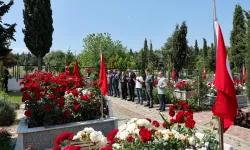 Bursa'da Başkan Vekili Biba'dan esnaf ve şehitlik ziyareti