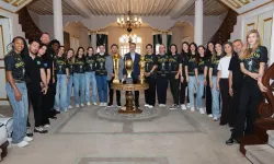 Bursa'da şampiyon hentbolculardan Başkan Vekili Biba'ya ziyaret