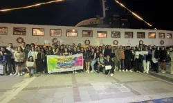 Genç İzmir gönüllüleri, Bergama Vapuru'nda buluştu