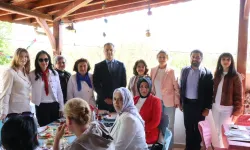 Kocaeli İzmit'te kadın muhtarlara Anneler Günü kahvaltısı