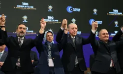 AK Parti'ye 3 Yeni Belediye Başkanı Katıldı: Rozetleri Cumhurbaşkanı Erdoğan Taktı
