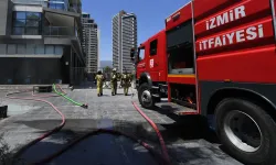 Bornova'da depo yangını kontrol altına alındı