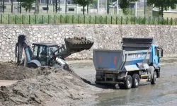 Bursa Büyükşehir'den Hüdavendigar'da dere temizliği
