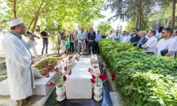 İzmir'de merhum Başkan Piriştina'ya 22 yıl sonra aynı saygı ve özlem