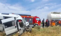Keşan-Gelibolu yolunda kaza... Tıra çarpan minibüste 16 kişi yaralandı