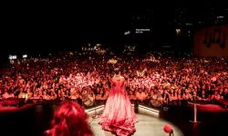 Melike Şahin'den Maximum Uniq Açıkhava'da unutulmaz gece