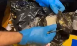 Ticari taksiye narkotik operasyonu: Motor bölümüne gizlenmiş 710 gram metamfetamin ele geçirildi