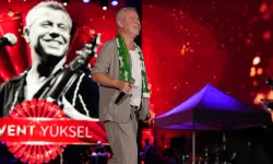 Levent Yüksel Bursa Kültür Yolu Festivali'nde unutulmaz bir konser verdi