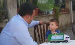 Muğla Dalaman'da çöp kamyonu sevgisi oyuncağa dönüştü