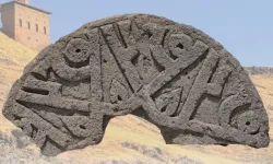 Ani Ören Yeri'nde tarihi keşif: Üzerinde 'Hz. Muhammed' yazan taş bulundu