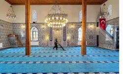 Belediye ekiplerinden Cami temizliği