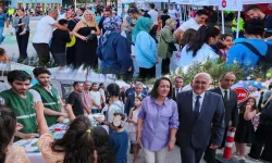 Burdur valilik sahaya indi, çocukların yanında oldu