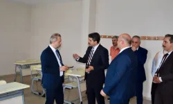 Hopa Kaymakamı Karakaya, okullarda incelemelerde bulundu