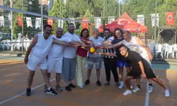 İzmit'te voleybol coşkusu yaşanıyor