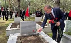 Kars'ta 30 Ağustos Zafer Bayramı Kutlamaları Şehitlik Töreniyle Devam Etti
