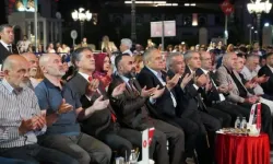Keçiören Belediyesi'nin Mevlid Kandili programında kent meydanı dolup taştı