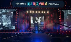 Merve Özbey Nevşehir'i salladı