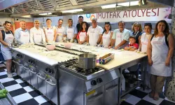 Bornovalı muhtarlardan keyifli makarna molası