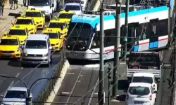 T1 Kabataş-Bağcılar hattında tramvay raydan çıktı