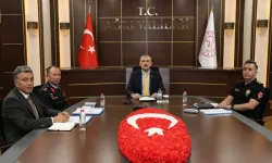 Ağrı Valisi Bozkurt, okul güvenliği toplantısında servis denetimlerini ele aldı
