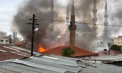 Ankara Ulus'ta Nene Hatun Camii yanında yangın