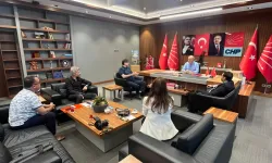 Bağımsız Gazetecilerden Gürsel Tekin'e ziyaret ve plaket takdimi