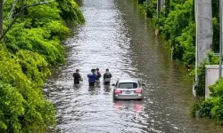 Bangkok'ta sel alarmı: Binlerce kişi tahliye edildi