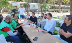 Bornova'da moto kuryeler parkta buluştu: Talepler aktarıldı