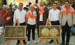 Finike'de 10. Ernez bal festivali coşkusu