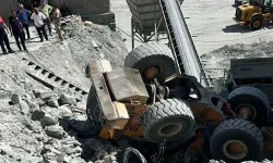 İş makinası devrildi operatör hayatını kaybetti