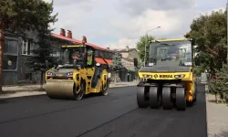 Kars Belediyesi Yusufpaşa Mahallesi'nde asfalt çalışmalarını sürdürüyor