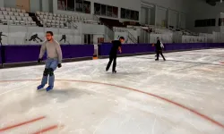 Kars Olimpik Buz Sporları Salonu'nda halk seansları devam ediyor