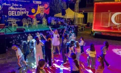 Kocaeli'de Anne Şehir'de sıra gecesi türkülerle renklendi