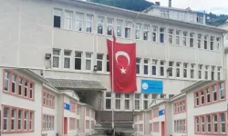 Şalpazarı'nda aynı okullardan mezun 4 isim doktor oldu