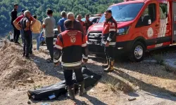 Virajı alamayan motosiklet sürücüsü uçuruma yuvarlandı: 1 ölü