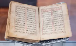 Yüzyılların hazinesi yeniden vitrine çıktı... Dünyada iki nüshası var, biri İzmir'de