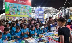 Antalya Kitap Fuarı'na öğrencilerden yoğun ilgi