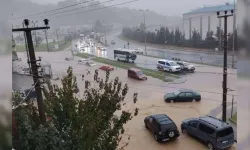 Karadeniz Ereğli'de sağanak yağış hayatı olumsuz etkiledi