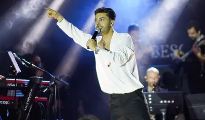 Kurtuluş Kuş'tan sahneye damga vuran albüm lansmanı