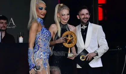 Geceye Nevide Çiçek damgası! Number One TV sunucusu ödülle taçlandı