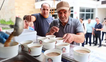 Denizli Büyükşehir'den 3 noktada 10 bin kişilik aşure hayrı