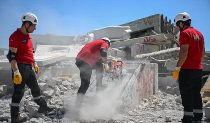 Bornova Belediyesi BAK Ekibi AFAD ile Deprem Tatbikatında Başarı Sağladı