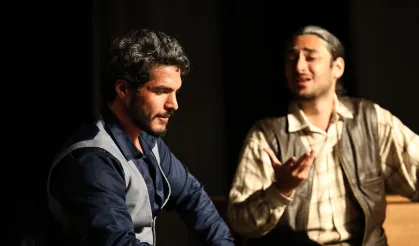 Genç Sahne'den alkış alan final... 6 aylık emek 'Kapılar' ile sahneye taşındı