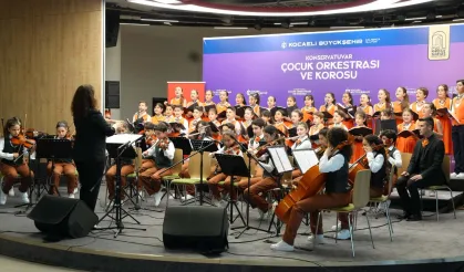 Kocaeli'de geleceğin sanatçıları ayakta alkışlandı