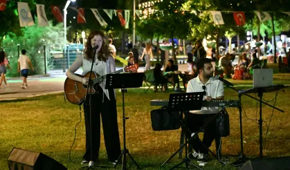 Manisa’da Akustik Yaz Akşamları Etkinliği Müzikseverleri Bir Araya Getirdi