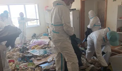 Nilüfer'de çöp evden 28 ton atık çıkarıldı