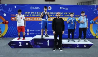 Düzceli Ömer Asaf boksta Türkiye ikincisi oldu